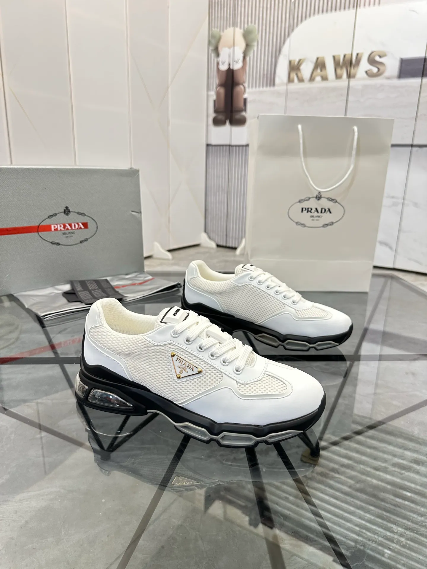 Men's shoes for sale 💰: 💰P660¥ High-end top quality Product trademark: Prada *"Prada*" low-top casual shoes Regular size: 38-45 (can be customized to 46) Product materials: Upper imported first-layer cowhide spliced ​​with original fabric, breathable lining, cowhide foot pads, original air cushion outsole. No.: 001